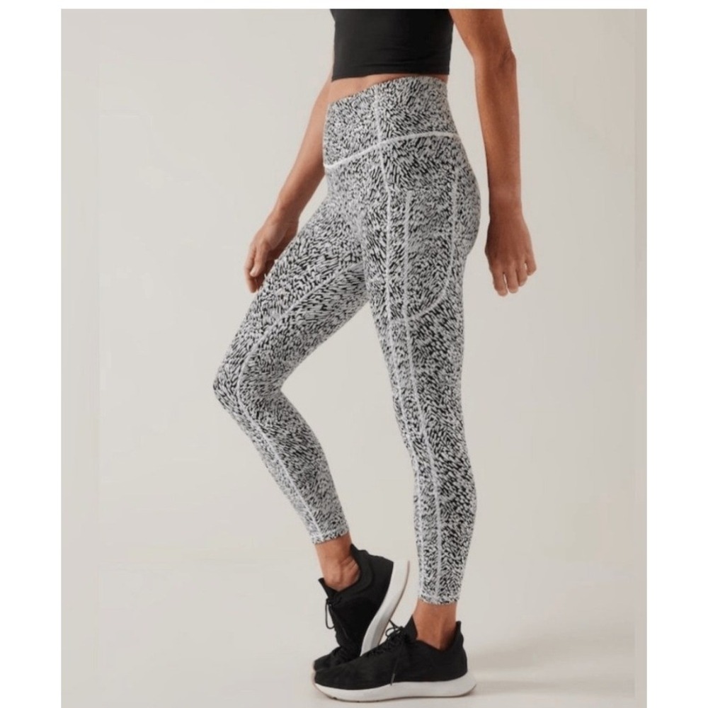 Athleta‎ Leggings Women XS Black White Excellent Cheetah Salutation Stash 7/8